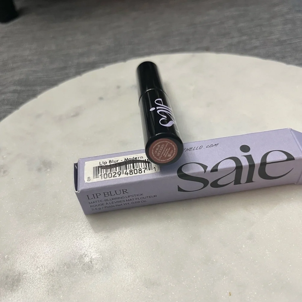 New NWT SAIE Lip Blur Matte Blurring Lipstick MODERN Beauty‎ Makeup Lips 0.09oz